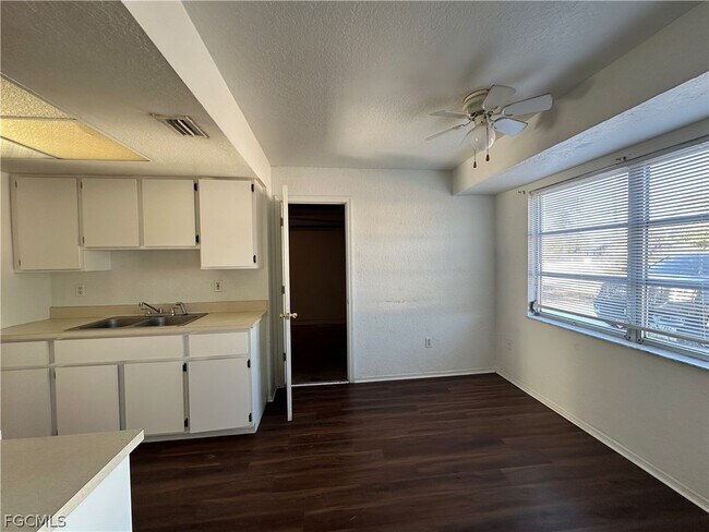 Building Photo - 2429 George Ave S