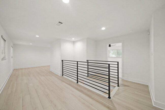 Building Photo - 6010 Rutherglenn Dr