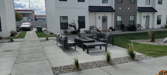 Building Photo - 2897 Sunburst Dr