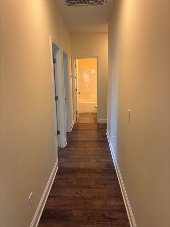 Building Photo - "Charming 3-Bedroom Home with 2 Full Baths in Greenville's Forest Ridge!"