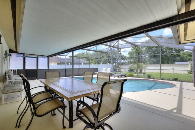 Building Photo - 7725 Indian Ridge Trail N