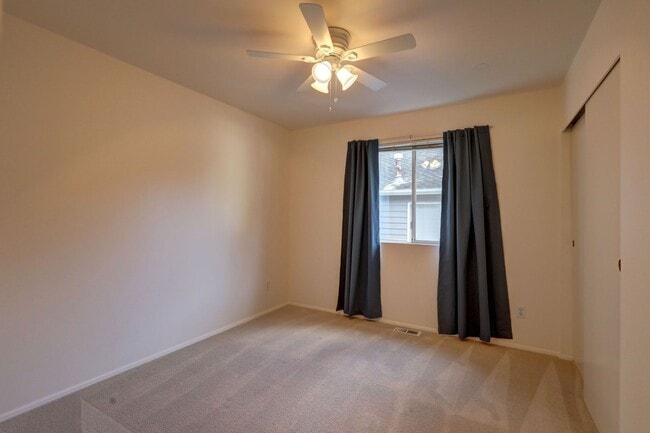 Building Photo - Beautiful 3bd, 2.5ba Home in Klahanie Avai...