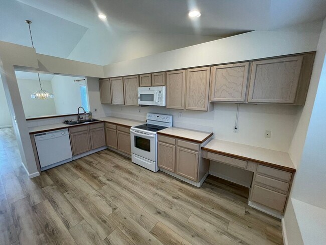 Building Photo - 3460 Bexley Dr