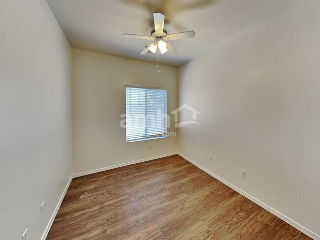 Building Photo - 960 S Banning St