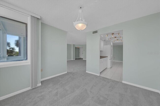 Building Photo - 660 Island Way