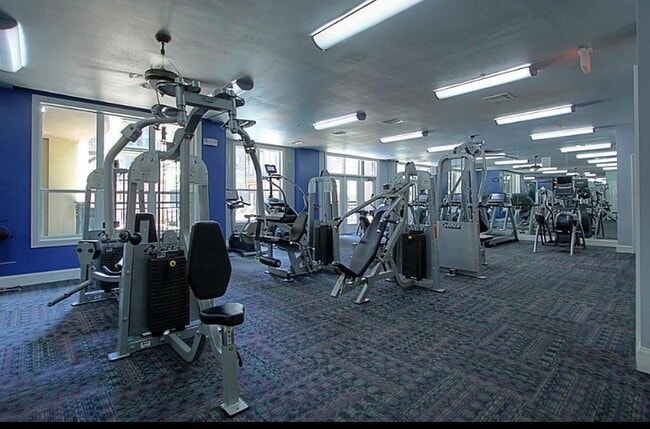 Building Photo - 2700 Revere St