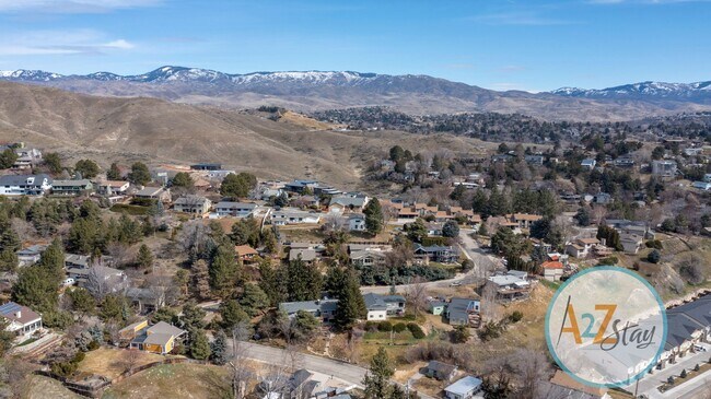 Building Photo - Executive Rental in North End Foothills