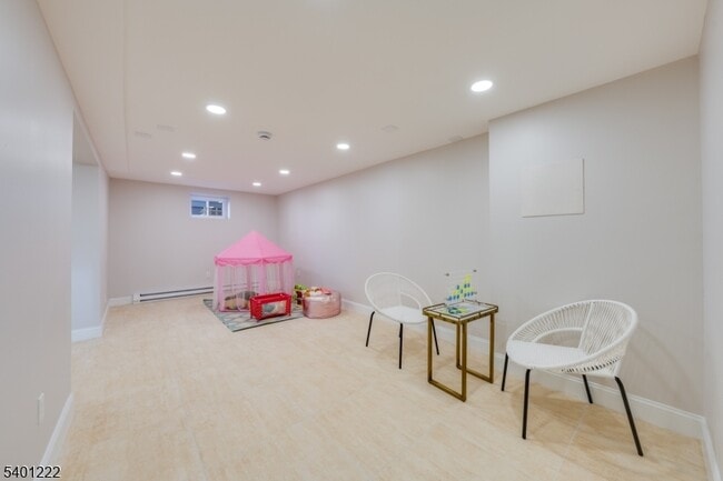 Building Photo - 21 Lombardy Pl