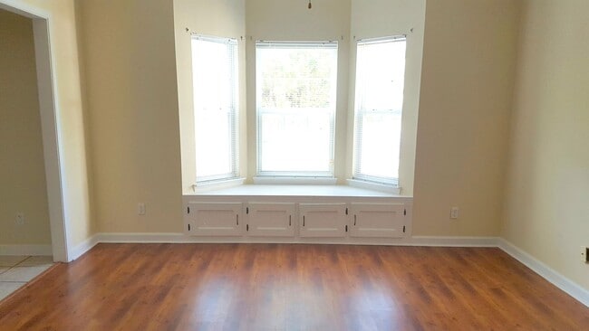 Building Photo - 410 S College St