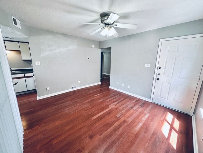 Building Photo - 2500 Burleson Rd