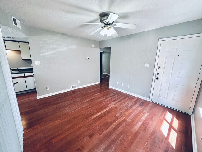 Building Photo - Ground-Floor 1-Bedroom Condo in Gated Community with Pool Access