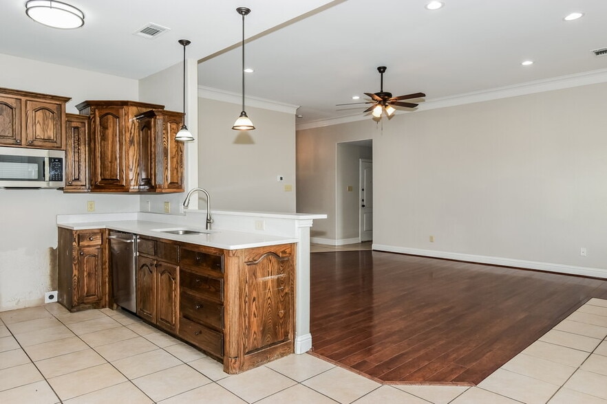 Building Photo - 308 Autumn Trail