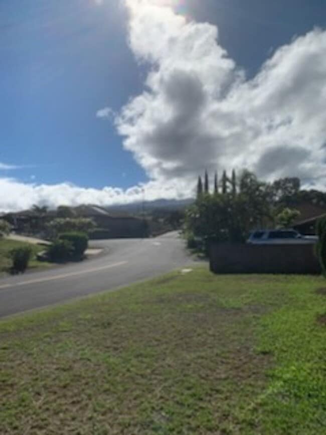 Building Photo - Spacious 2 Bedroom / 2 Bathroom Downstairs Unit Available in Makawao! Unfurnished!