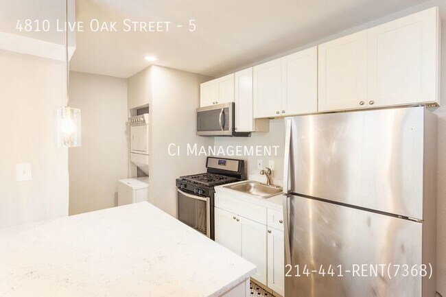 Building Photo - 4810 Live Oak St