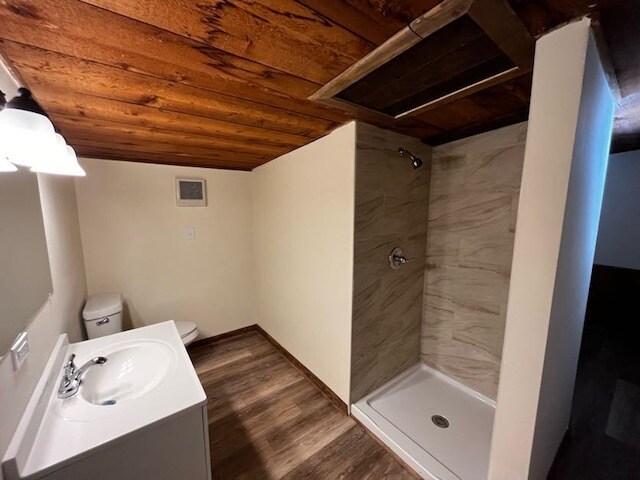 Building Photo - 8593 Victoria