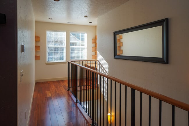 Building Photo - 1254 E Winding Creek Dr