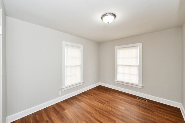 Building Photo - 3824 15th St NE