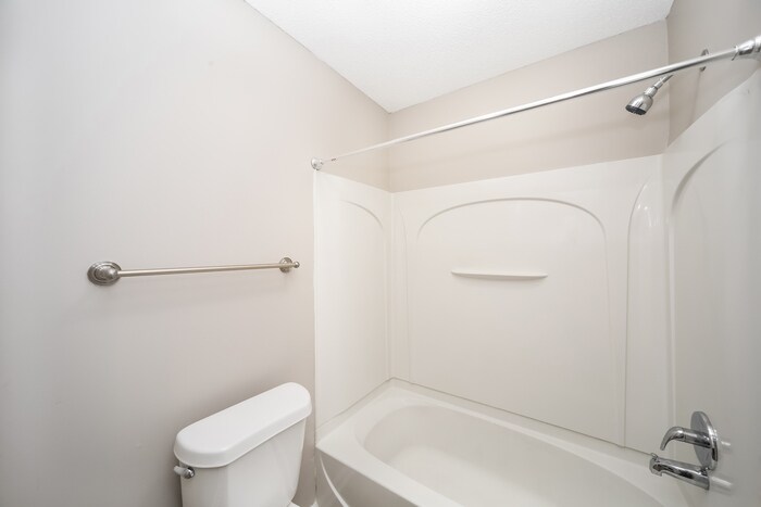 Building Photo - 4188 Ravenwood Dr N