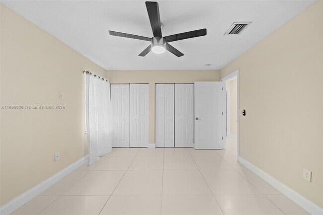 Building Photo - 1412 NE 53rd Ct
