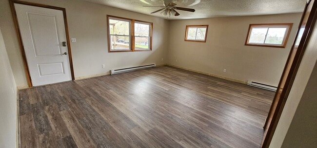 Building Photo - 253 Hillside Cir