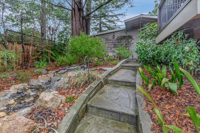 Building Photo - 16101 Matilija Dr