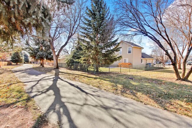 Building Photo - 14498 W Sedona Dr