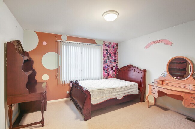 Building Photo - 6569 Whispering Woods Dr