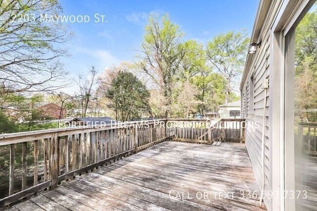 Building Photo - 2203 Maywood St