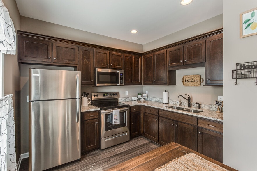 kitchen 2 - 1070 Madison St