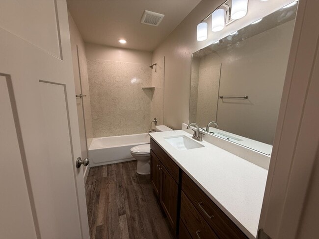 Building Photo - Eastside View Townhomes