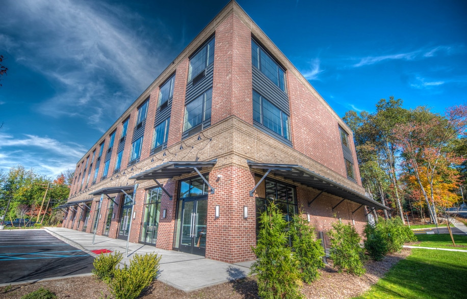 Primary Photo - Woodcliff Lake Commons