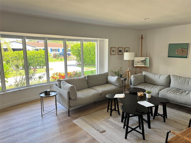 Building Photo - 2020 Coral Reef Dr