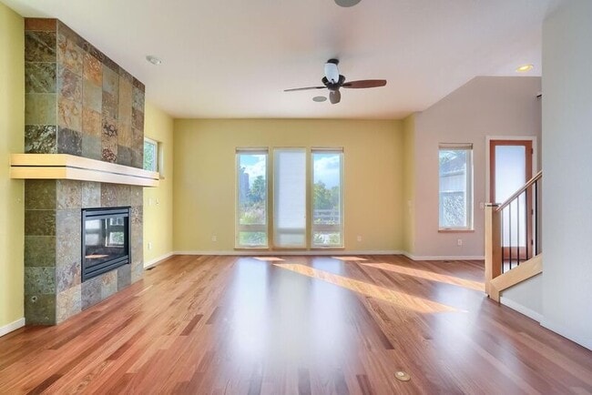 Building Photo - 2421 Rose Ct