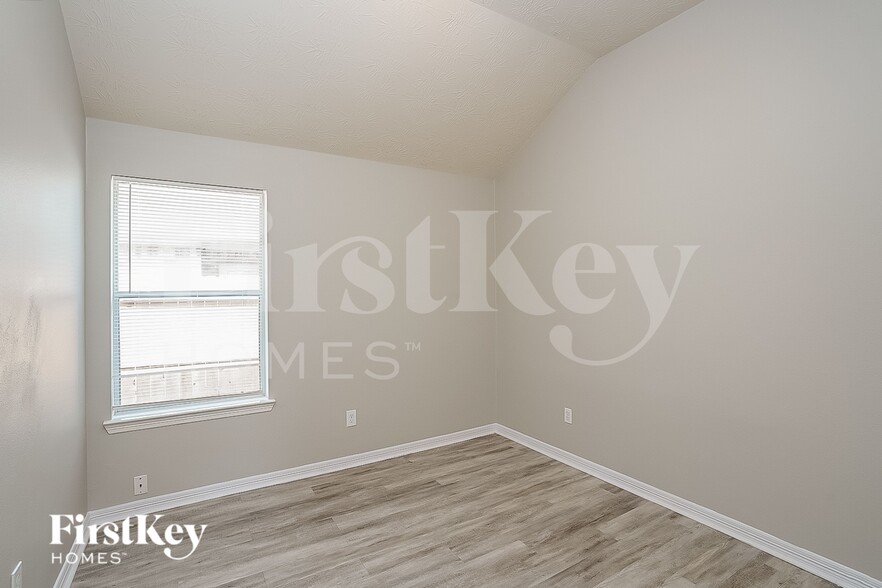 Building Photo - 4531 Bridgevillage Dr