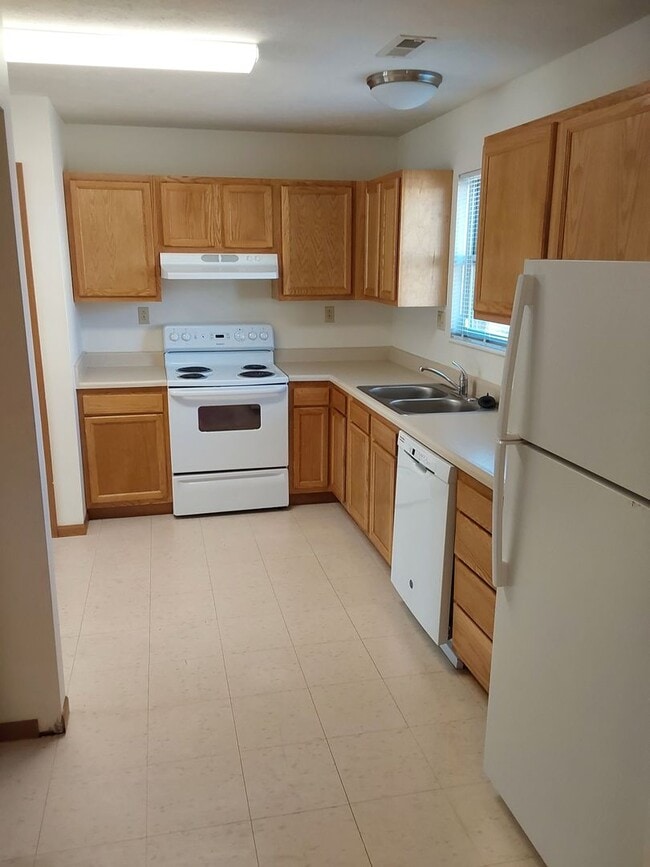 Building Photo - 3BR Glenn View II