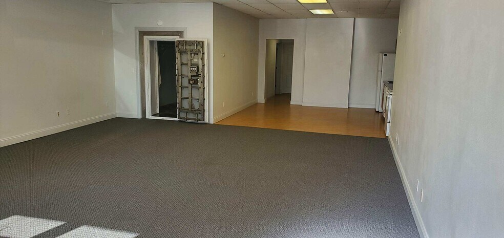 Primary Photo - 101 S Main St
