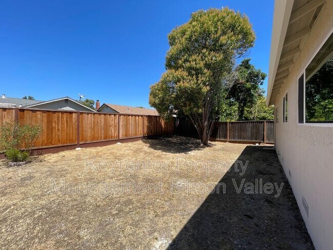 Building Photo - 5835 Halleck Dr
