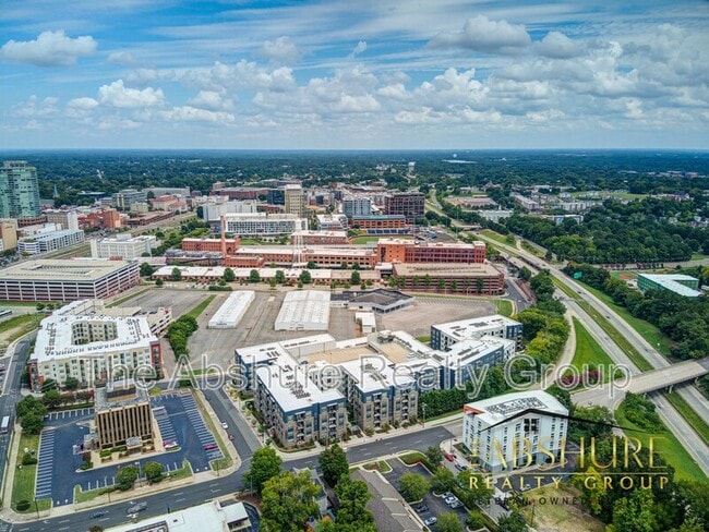 Building Photo - 600 S Duke St