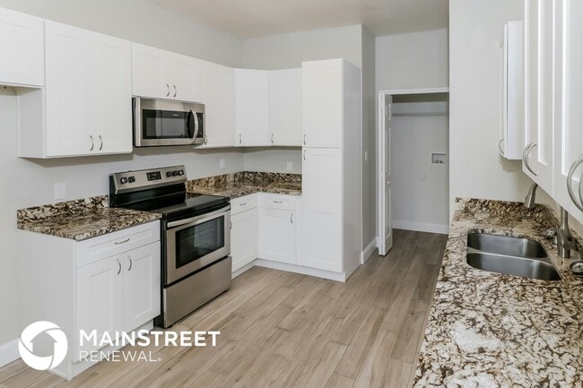 Building Photo - 505 Waller St