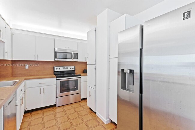 Building Photo - 6450 Collins Ave