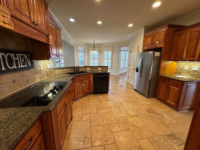 Building Photo - Eagle Ridge Golf Club!