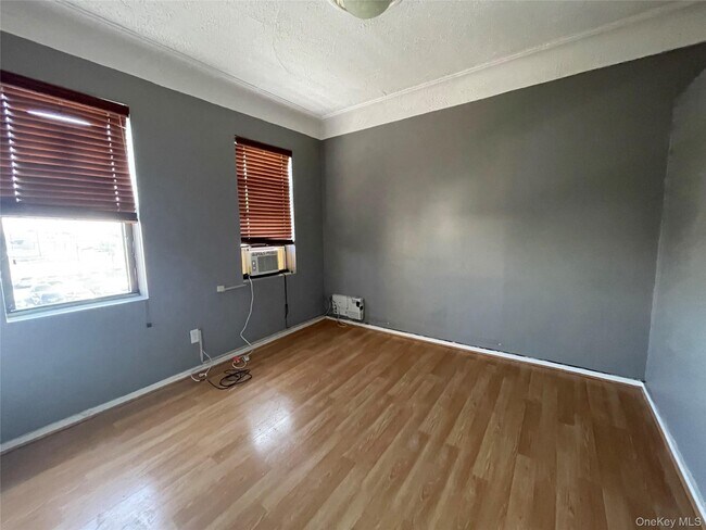 Building Photo - 90 Main St