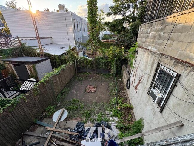 Building Photo - 3 bedroom in BROOKLYN NY 11232