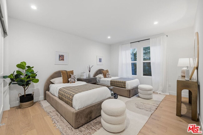 Building Photo - 4525 Greenbush Ave