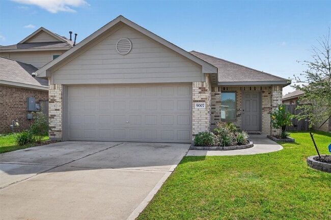 Primary Photo - 9007 Estes Lks Dr
