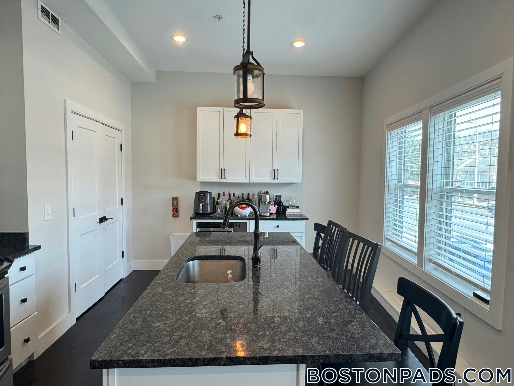 Building Photo - 1 Cedar St