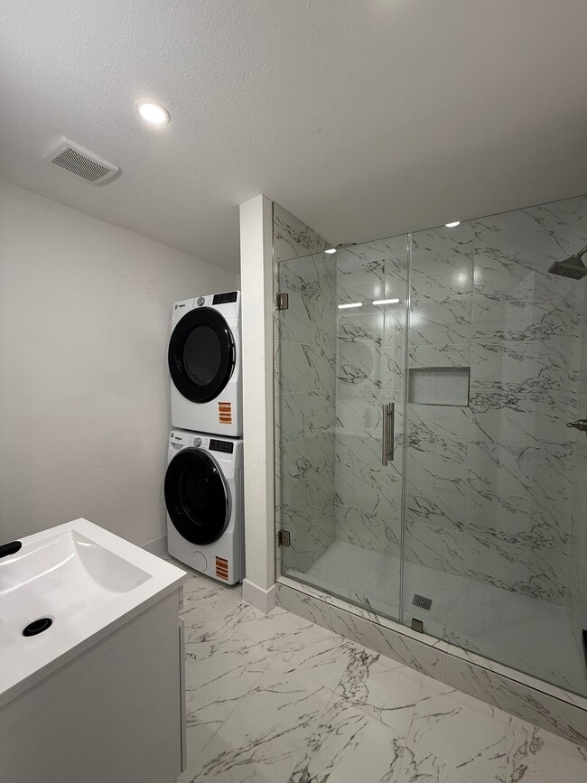 Building Photo - 705 Stanford St