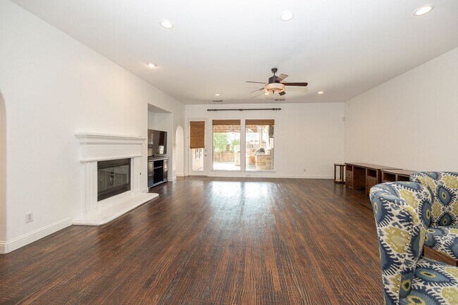 Building Photo - Spacious and beautifully designed with 5 bedrooms, 4 bath in a desirable location.