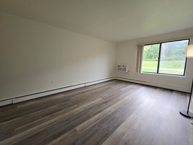 Building Photo - 1209 Cromwell Hills Dr