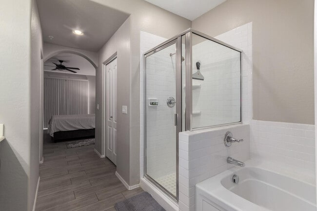 Building Photo - 705 W Queen Creek Rd